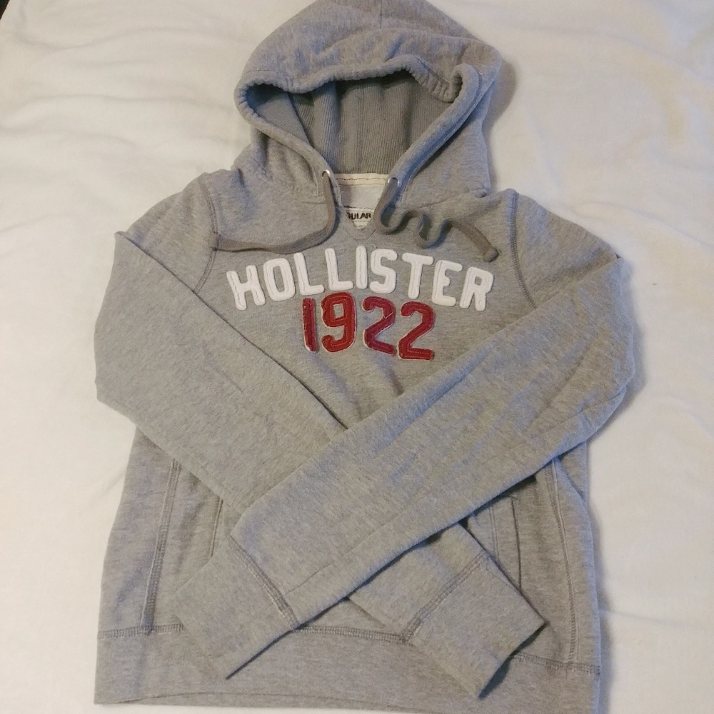 Soft gray Hollister Sweatshirt - size Medium - Picture 2 of 5